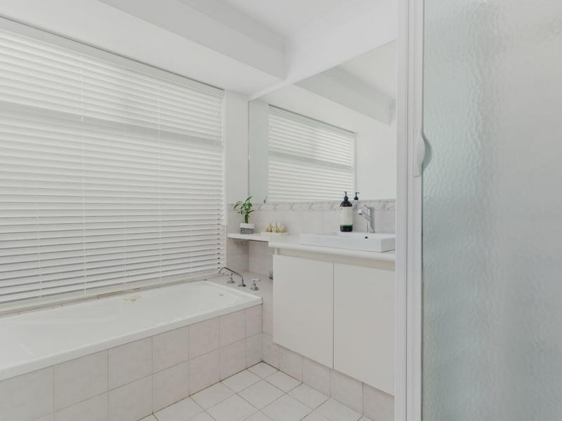 24 Rochefort Retreat, Port Kennedy WA 6172