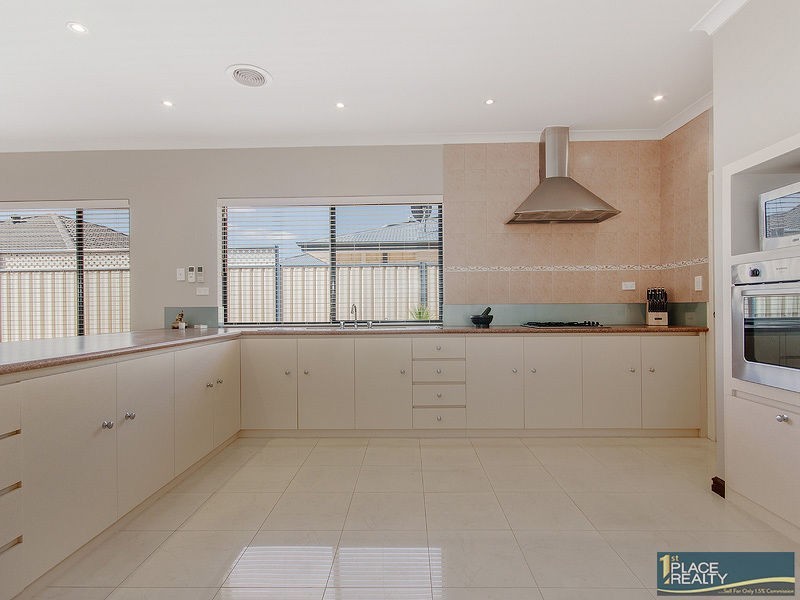 19 Tamar Break, Madora Bay WA 6210