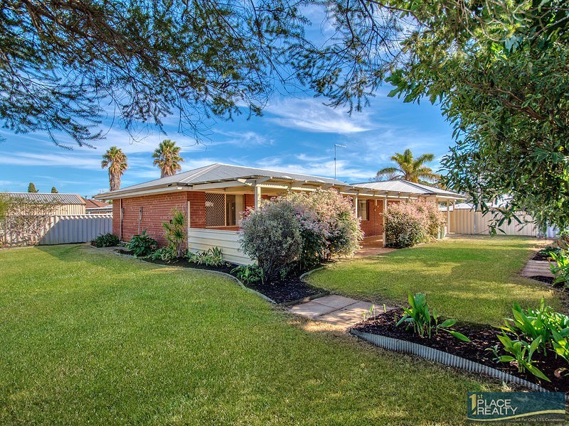 10 Saskatchewan Way, Greenfields WA 6210