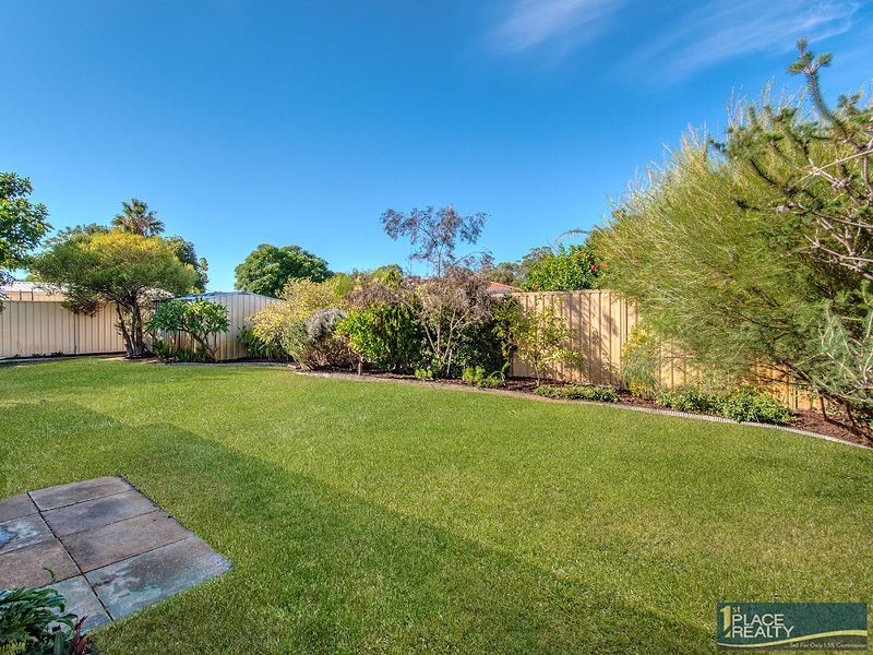 10 Saskatchewan Way, Greenfields WA 6210