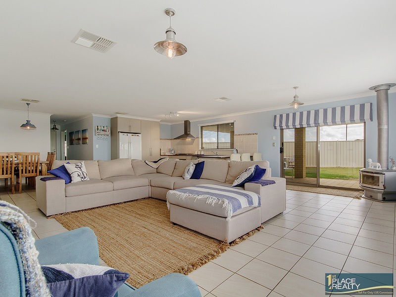 28 Highcliffe Circle, Lakelands WA 6180