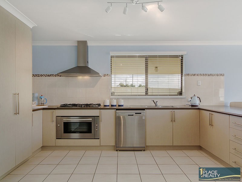 28 Highcliffe Circle, Lakelands WA 6180