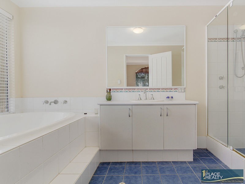 12 Bookara View, Lakelands WA 6180
