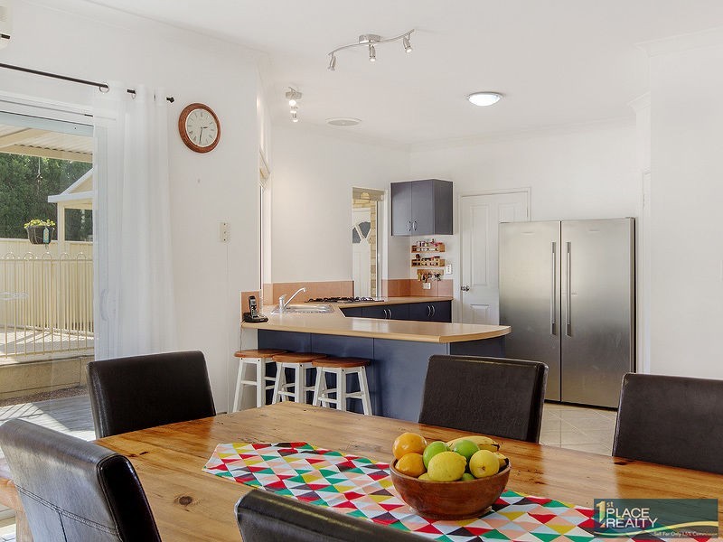 12 Bookara View, Lakelands WA 6180