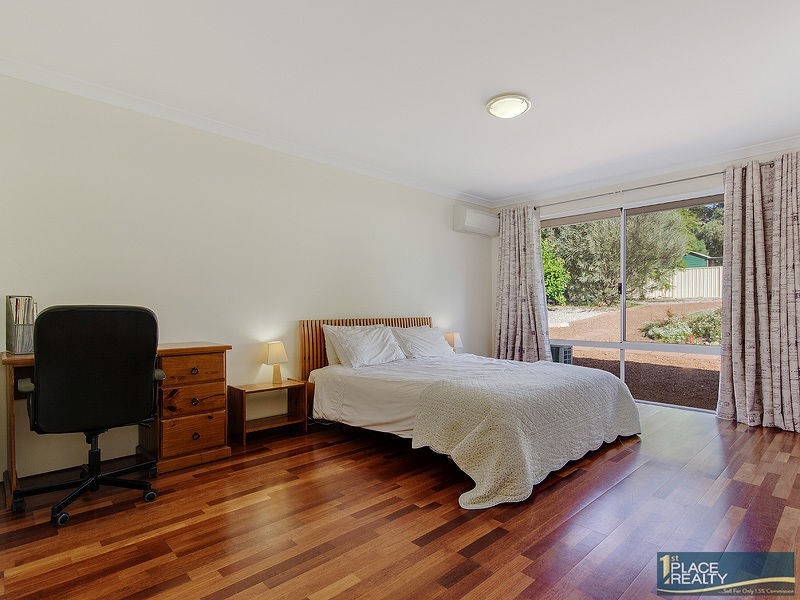 12 Bookara View, Lakelands WA 6180