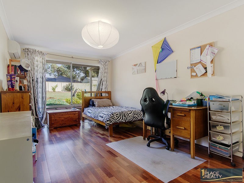 12 Bookara View, Lakelands WA 6180