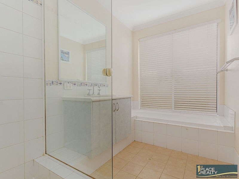 12 Bookara View, Lakelands WA 6180