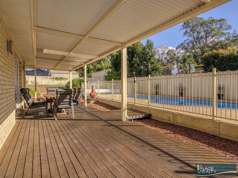 12 Bookara View, Lakelands WA 6180