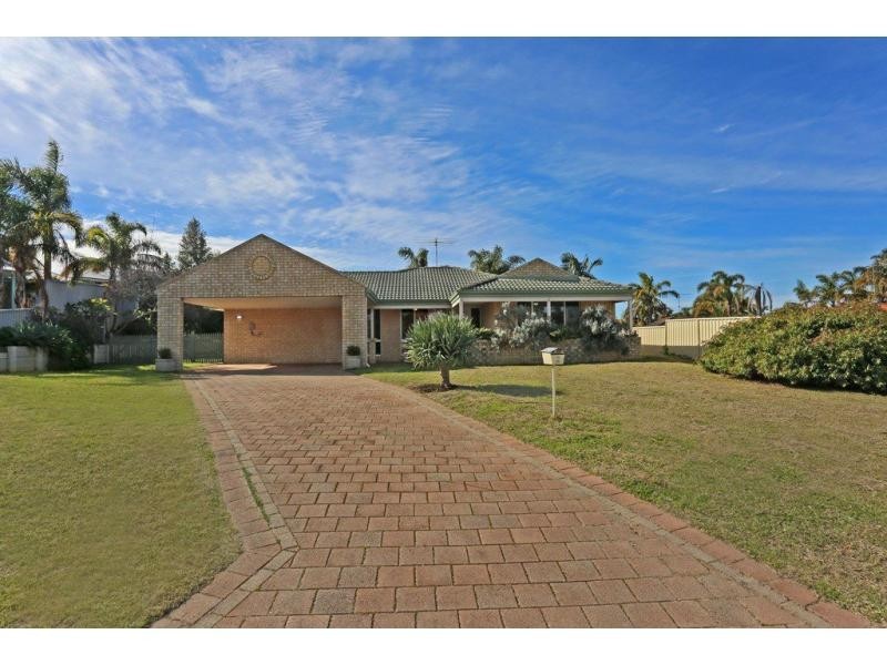 2 Selloa Court, Halls Head WA 6210