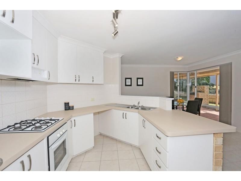 2 Selloa Court, Halls Head WA 6210