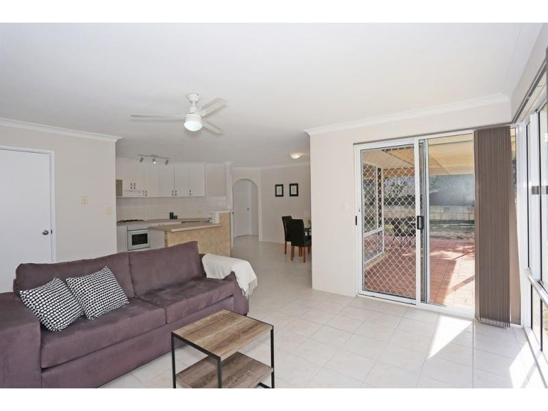 2 Selloa Court, Halls Head WA 6210