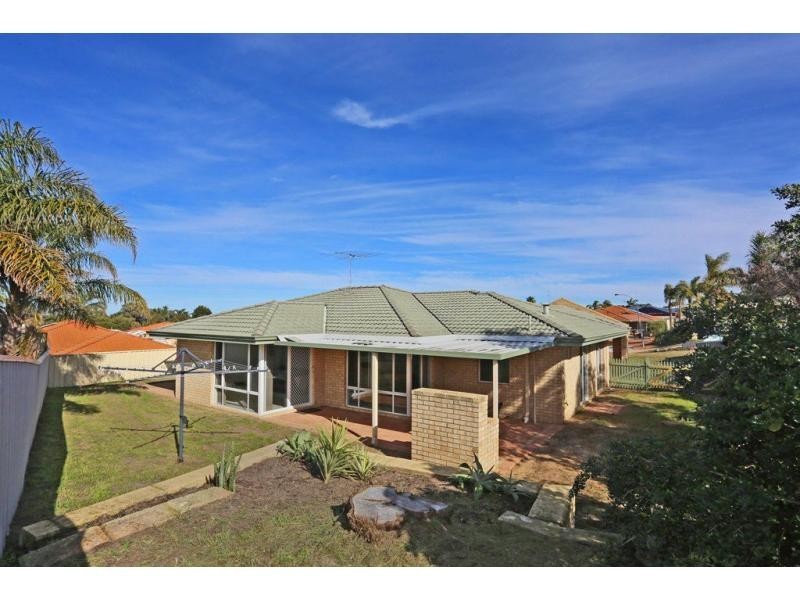 2 Selloa Court, Halls Head WA 6210