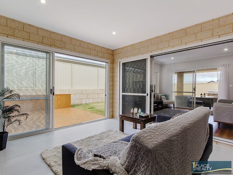 6 Lisle Road, Madora Bay WA 6210