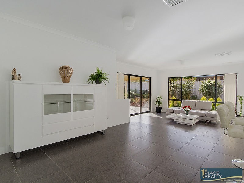 12 Bolton Avenue, Secret Harbour WA 6173