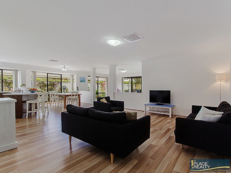 21 Camden Way, Meadow Springs WA 6210