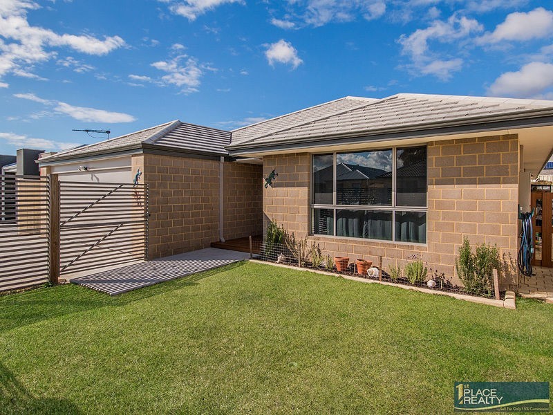 8 Payanna Grange, Lakelands WA 6180