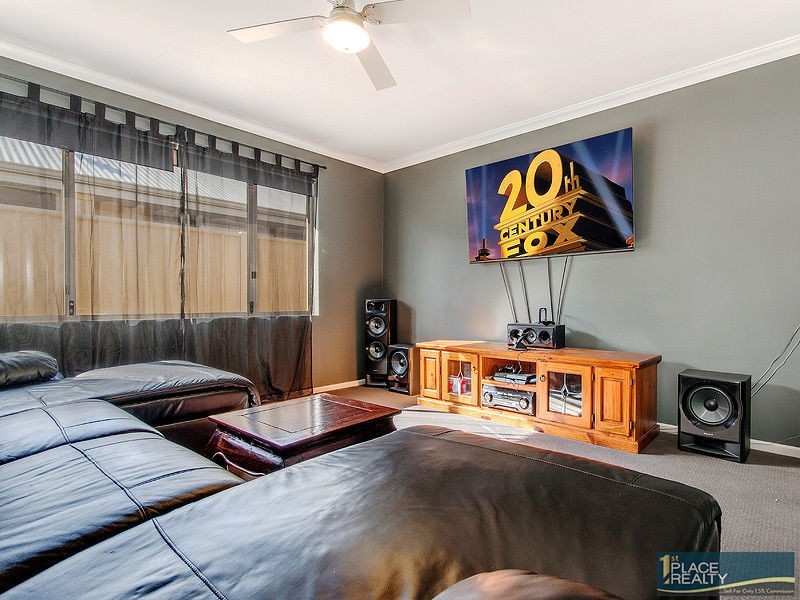 8 Payanna Grange, Lakelands WA 6180