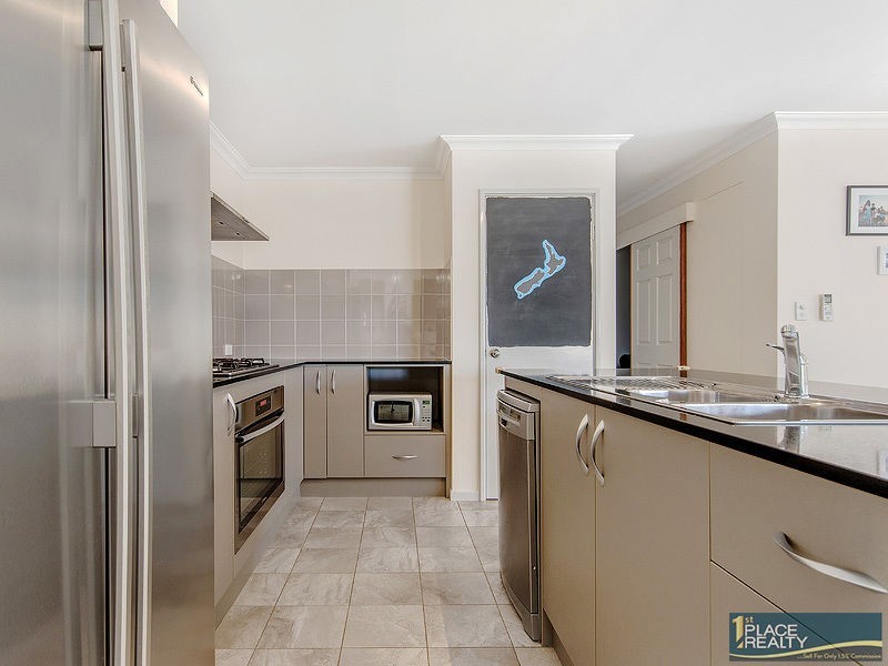 8 Payanna Grange, Lakelands WA 6180