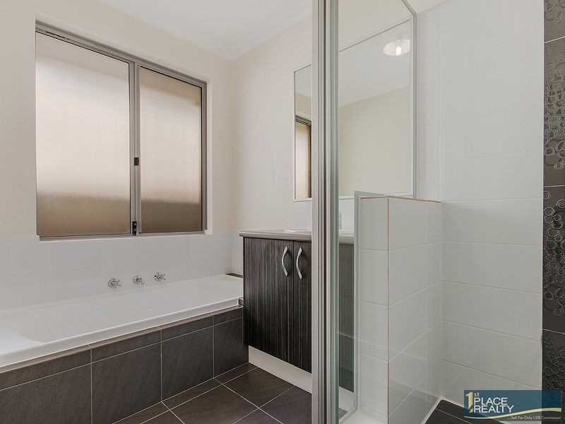 8 Payanna Grange, Lakelands WA 6180