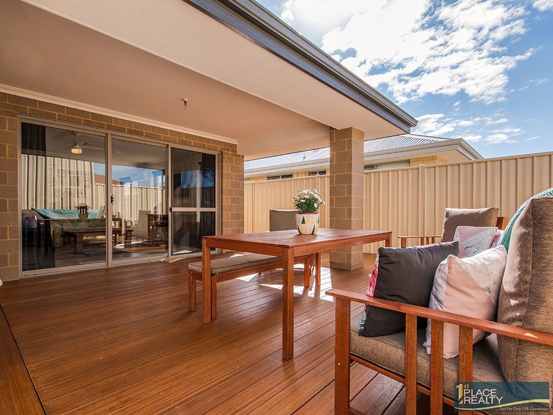 8 Payanna Grange, Lakelands WA 6180