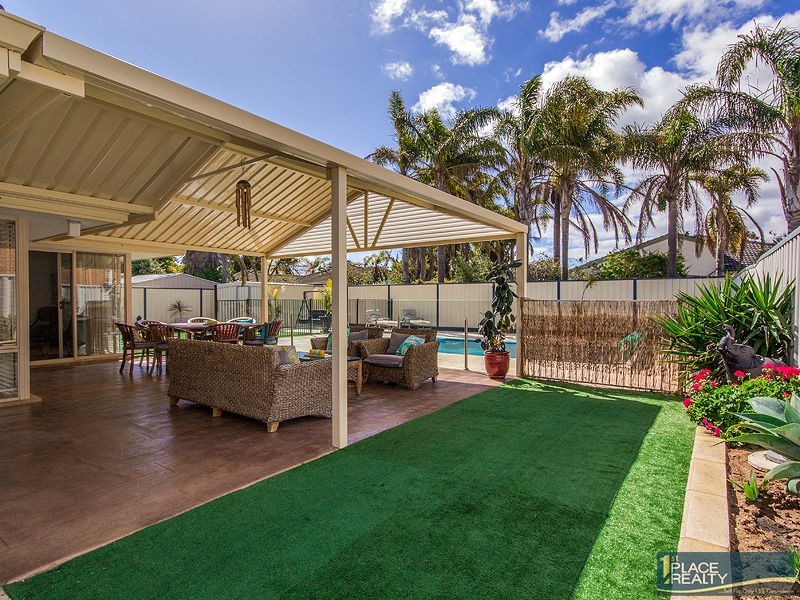 7 Cherry Hills Retreat, Meadow Springs WA 6210