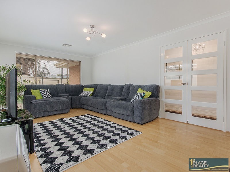 7 Cherry Hills Retreat, Meadow Springs WA 6210