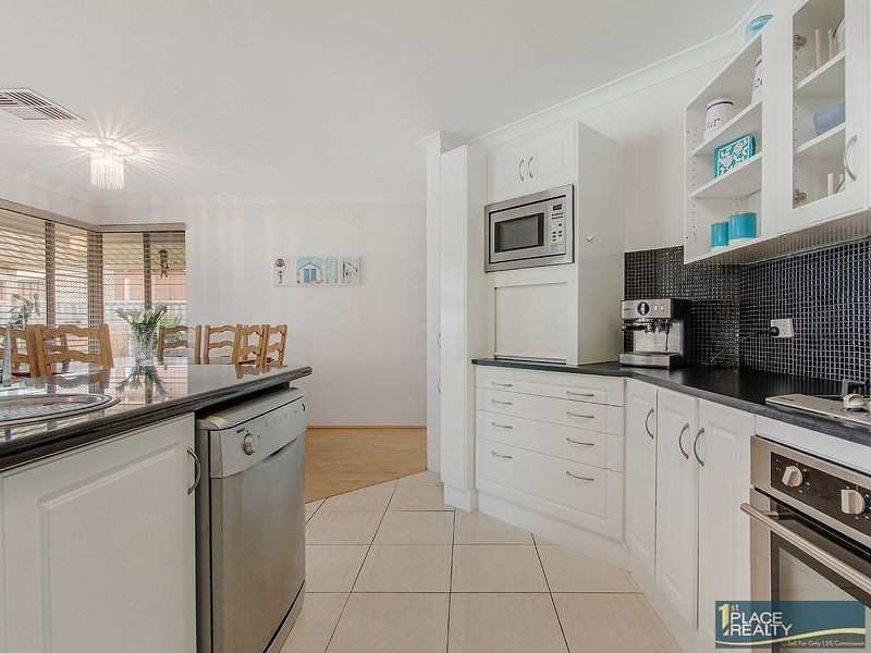 7 Cherry Hills Retreat, Meadow Springs WA 6210