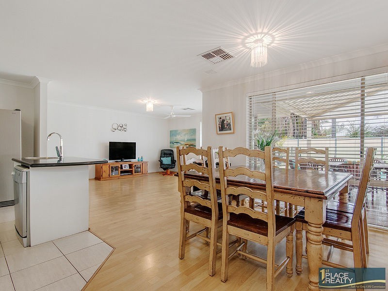 7 Cherry Hills Retreat, Meadow Springs WA 6210