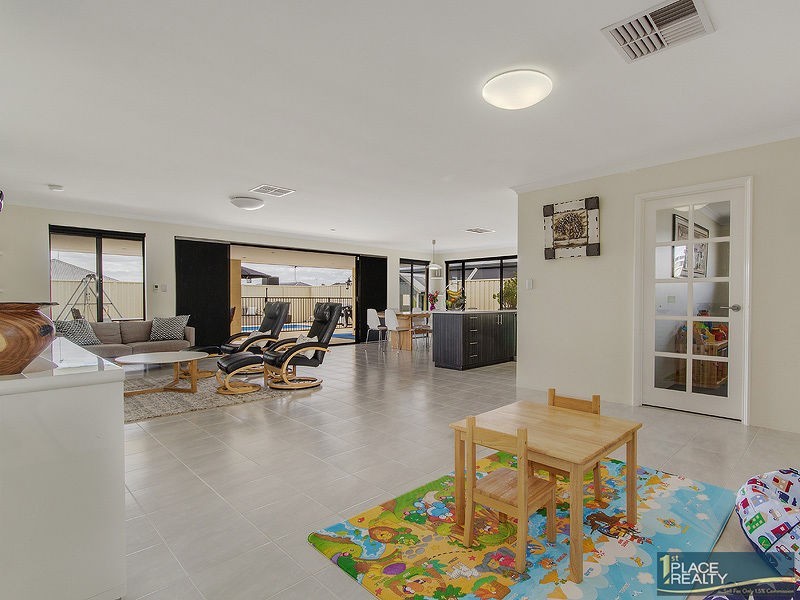 20 Highcliffe Circle, Lakelands WA 6180