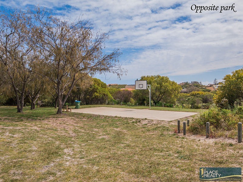 160 Mclarty Road, Halls Head WA 6210