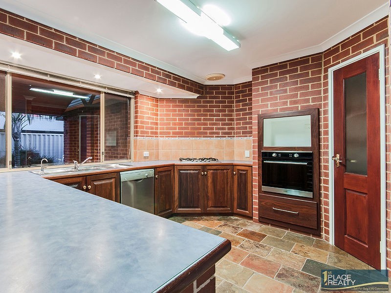 16 Avignon Retreat, Port Kennedy WA 6172