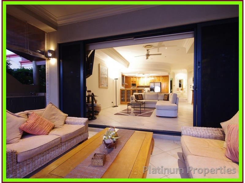 Sovereign Islands QLD 4216