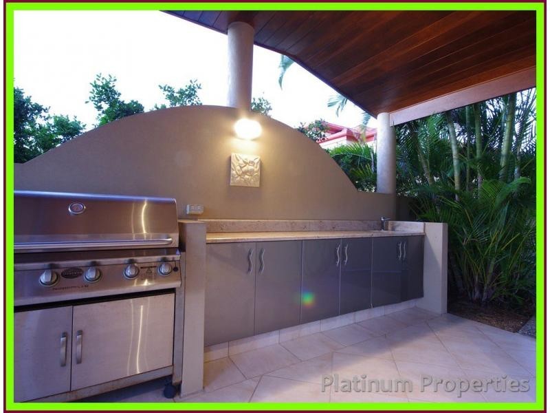 Sovereign Islands QLD 4216