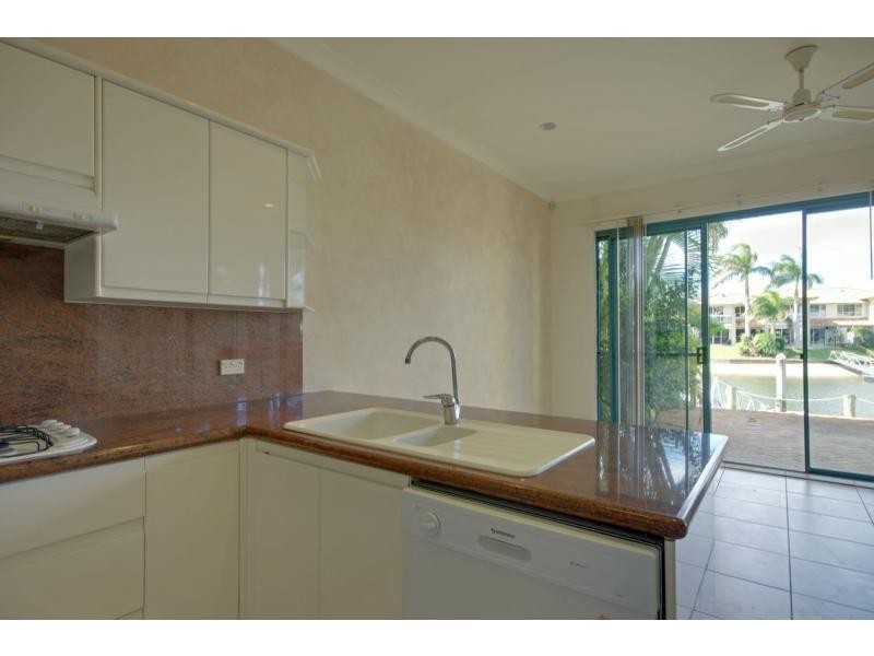 29/3 Lee Road, Runaway Bay QLD 4216