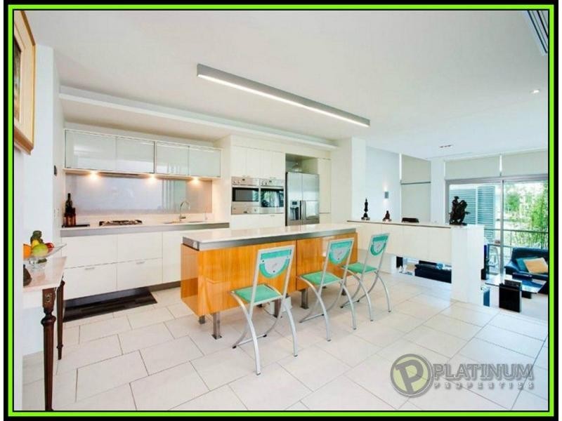 Paradise Point QLD 4216