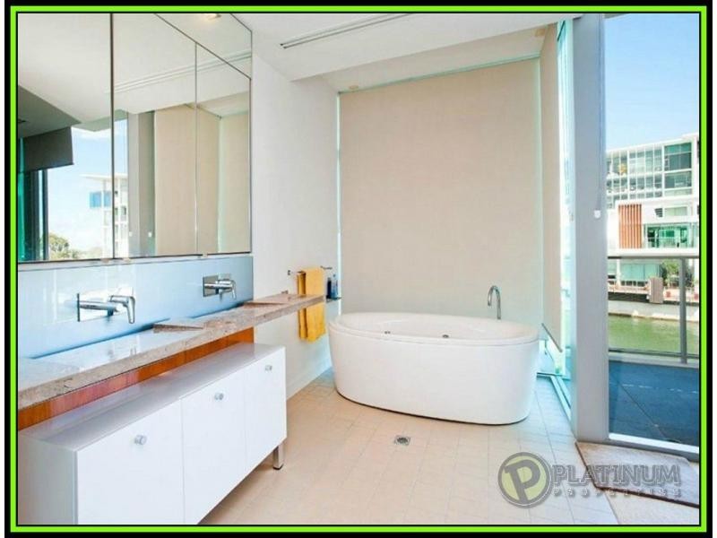 Paradise Point QLD 4216