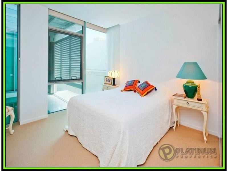 Paradise Point QLD 4216