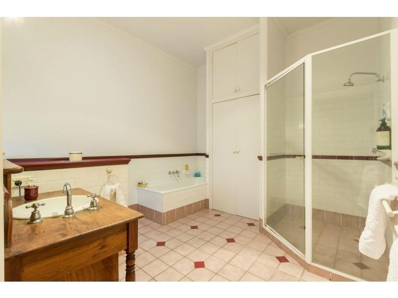 Bardon QLD 4065