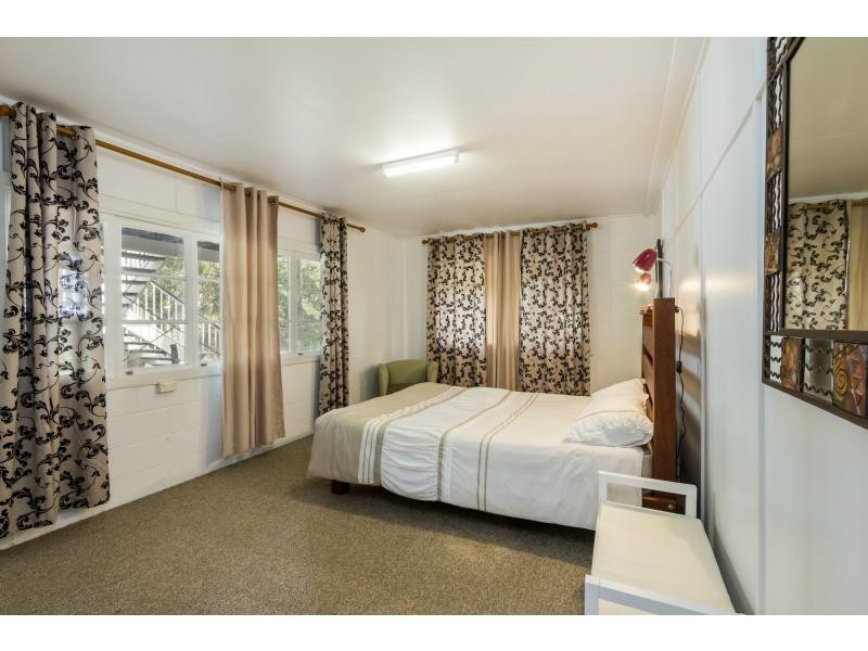 Bardon QLD 4065