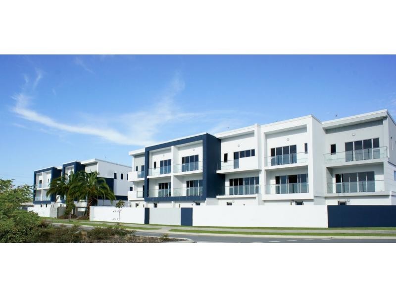 88 Broadwater Drive, Hope Island QLD 4212