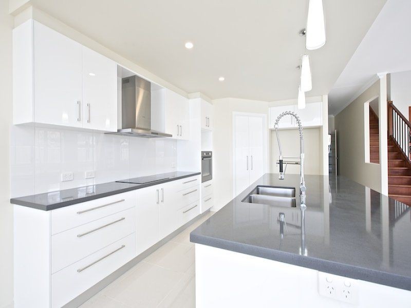 2/107 Bayview Street, Runaway Bay QLD 4216