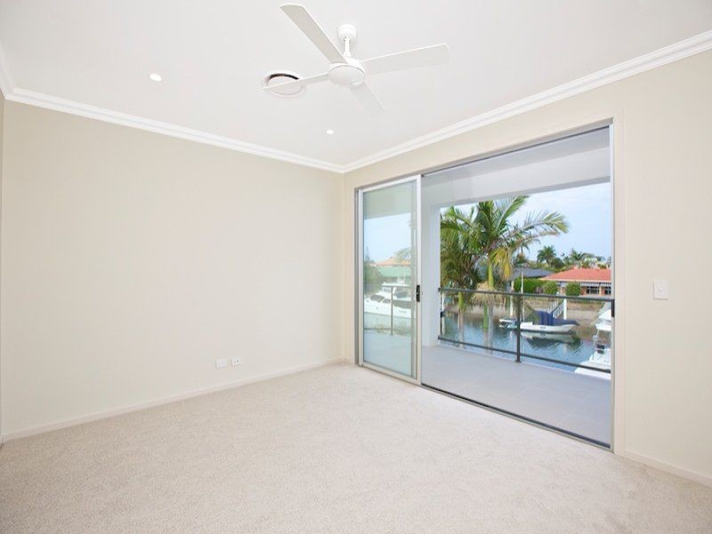 2/107 Bayview Street, Runaway Bay QLD 4216