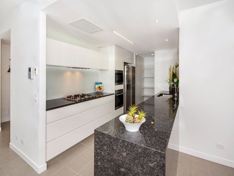 17 Killowill Street, Paradise Point QLD 4216