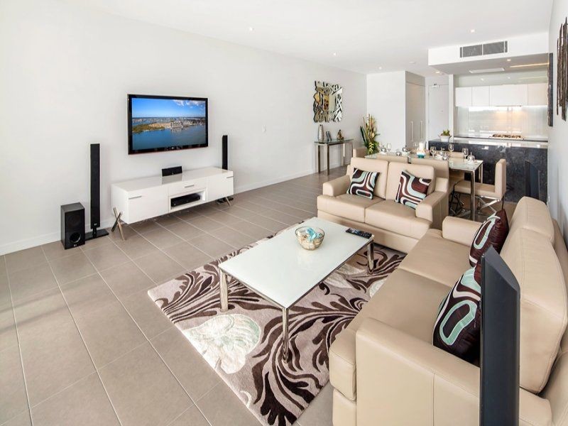 17 Killowill Street, Paradise Point QLD 4216