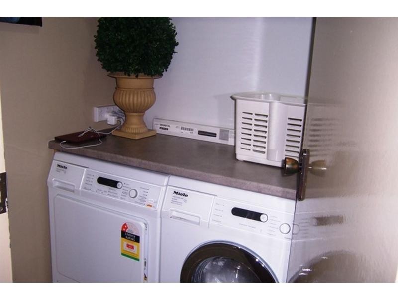 18/112 Stanhill Drive, Chevron Island QLD 4217