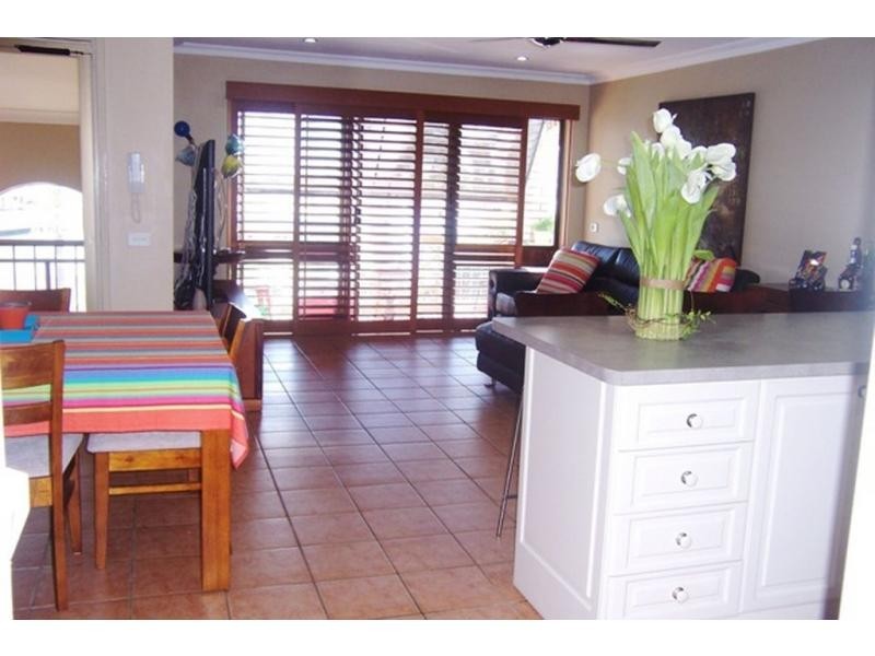 18/112 Stanhill Drive, Chevron Island QLD 4217