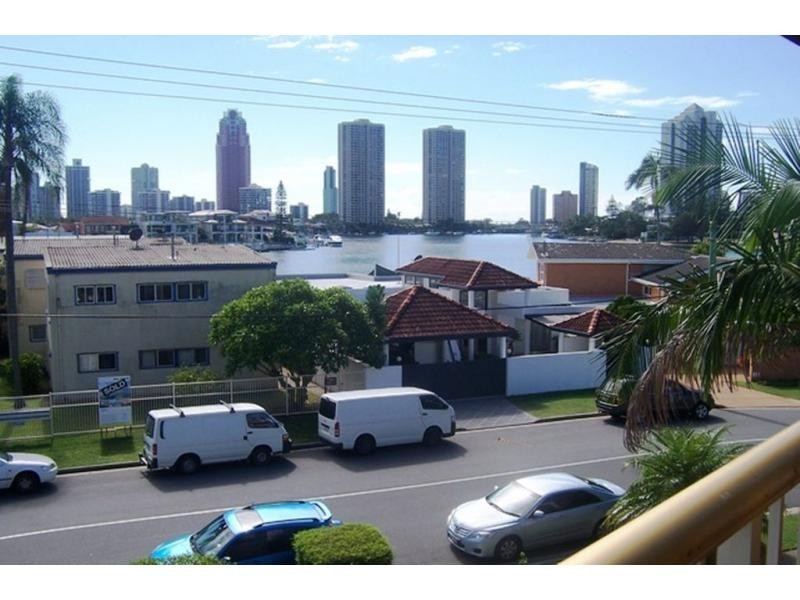 18/112 Stanhill Drive, Chevron Island QLD 4217