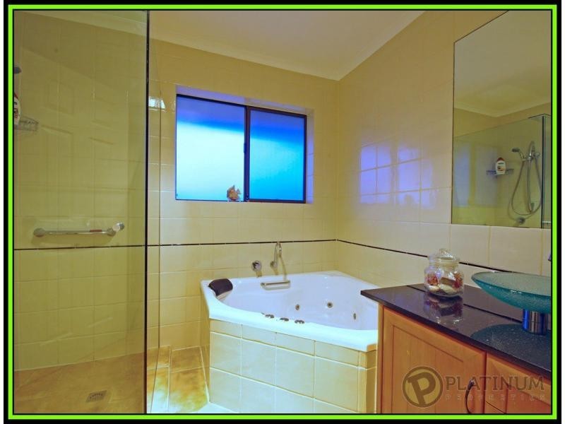 Paradise Point QLD 4216