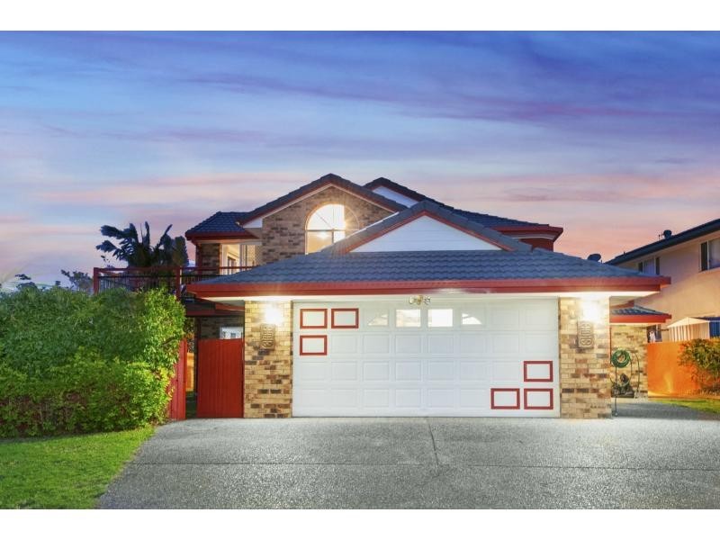 8 Parklane Place, Highland Park QLD 4211
