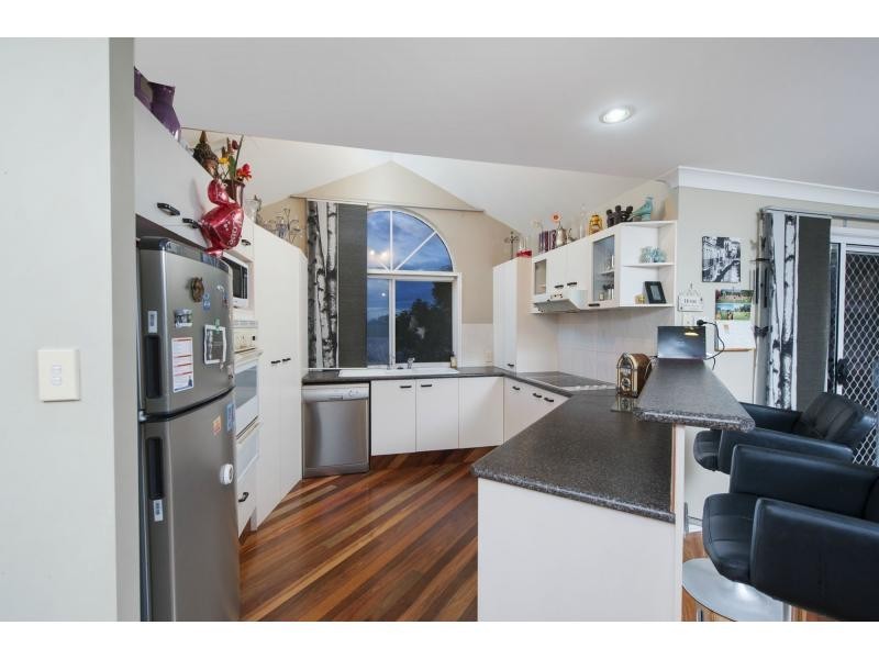 8 Parklane Place, Highland Park QLD 4211